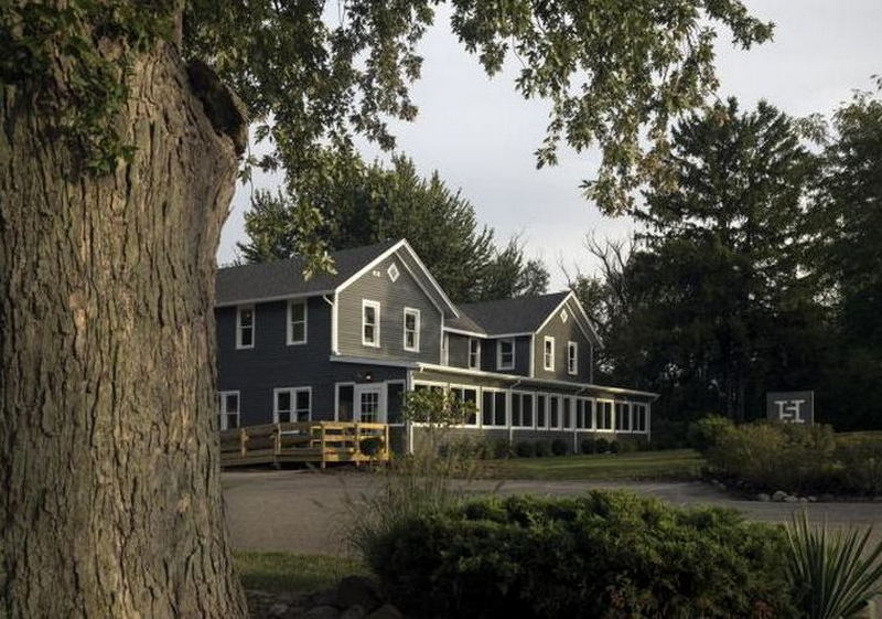 Hotel Saugatuck (Twin Gables Hotel)